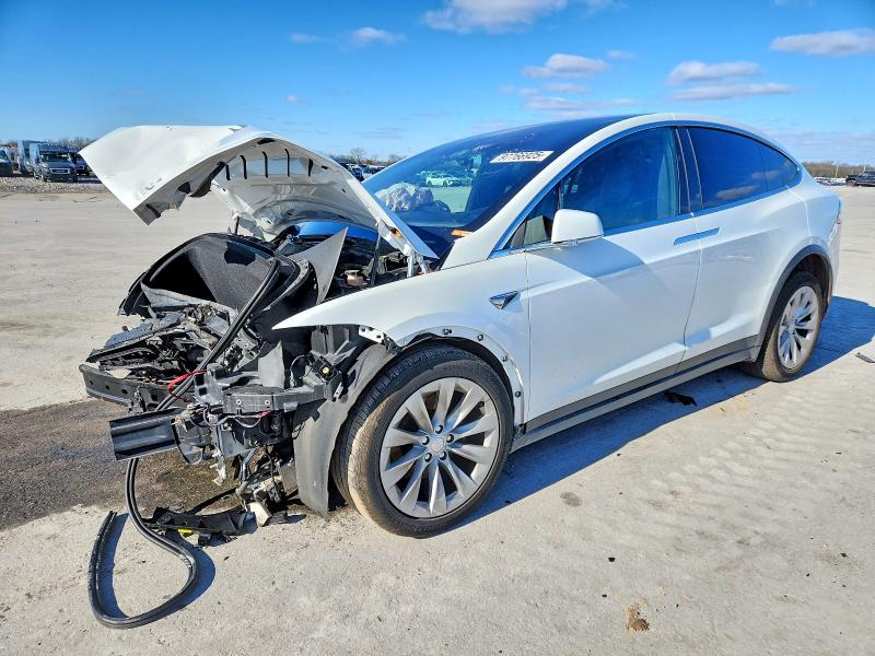 Продажа на аукционе авто 2019 Tesla Model X, vin: 5YJXCAE26KF197475, номер лота: 97766925