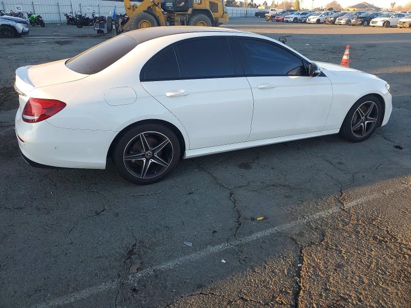 73228485 :رقم المزاد ، WDDZF4JB1JA371702 vin ، 2018 Mercedes-benz E مزاد بيع