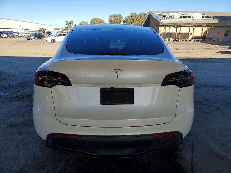 2025 Tesla Model Y მანქანა იყიდება აუქციონზე, vin: 7SAYGDED6SA359293, აუქციონის ნომერი: 72277325