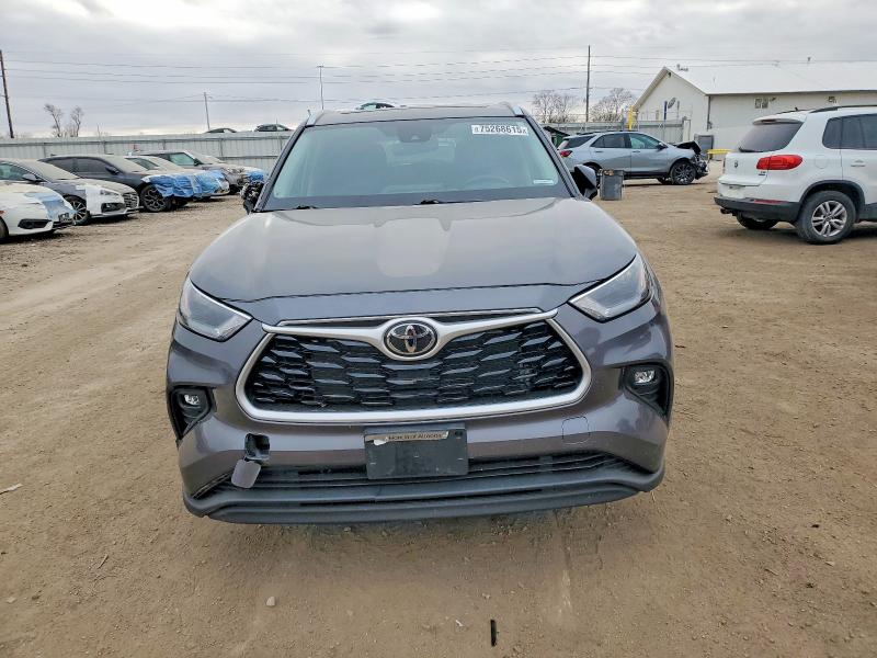 75268615 :رقم المزاد ، 5TDHZRBH9NS225375 vin ، 2022 Toyota Highlander مزاد بيع