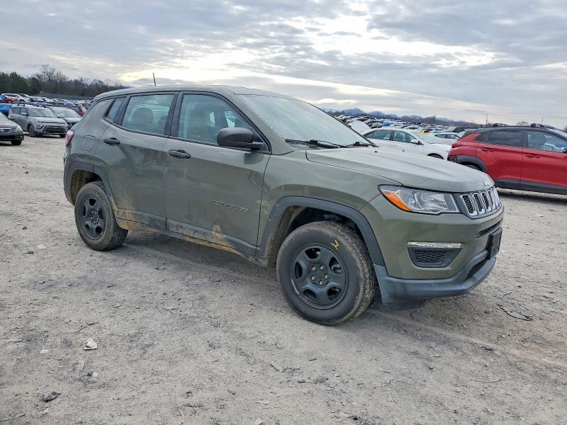 98111045 :رقم المزاد ، 3C4NJDAB2JT262178 vin ، 2018 Jeep Compass مزاد بيع