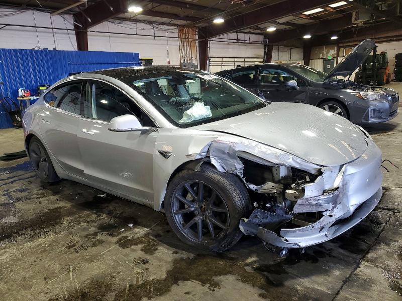72670935 :رقم المزاد ، 5YJ3E1EBXJF104383 vin ، 2018 Tesla Model 3 مزاد بيع