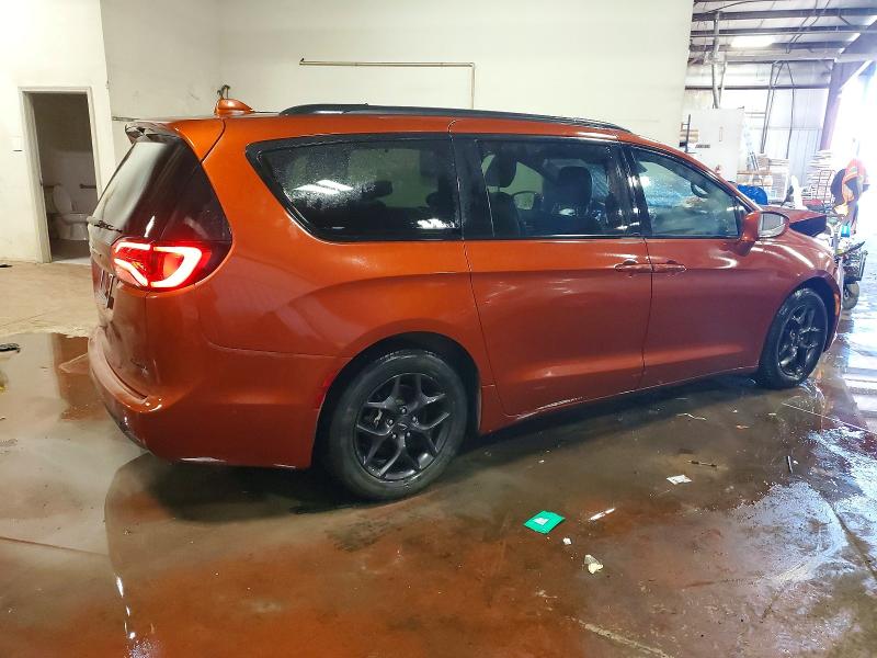 99165695 :رقم المزاد ، 2C4RC1GG2JR247826 vin ، 2018 Chrysler Pacifica مزاد بيع