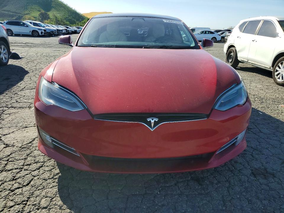 75047315 :رقم المزاد ، 5YJSA1E23JF284832 vin ، 2018 Tesla Model S مزاد بيع