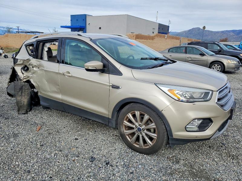 99360295 :رقم المزاد ، 1FMCU0JD3HUC26889 vin ، 2017 Ford Escape مزاد بيع