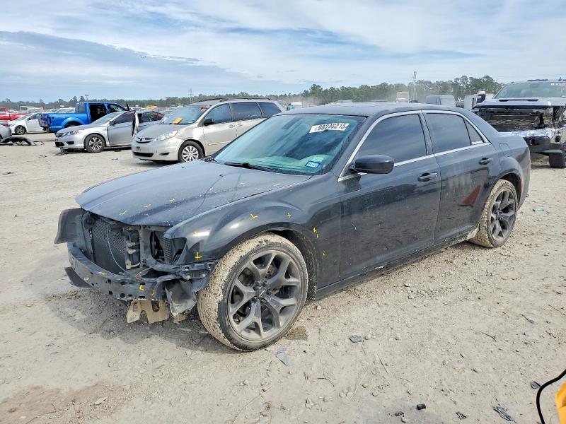 98240215 :رقم المزاد ، 2C3CCAAG8FH868066 vin ، 2015 Chrysler 300 مزاد بيع