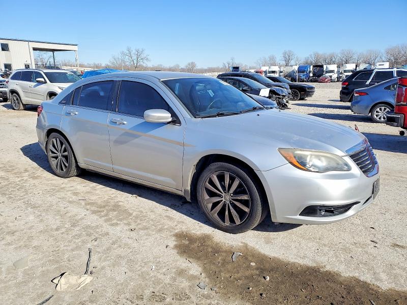 72522125 :رقم المزاد ، 1C3CCBBGXCN261349 vin ، 2012 Chrysler 200 مزاد بيع