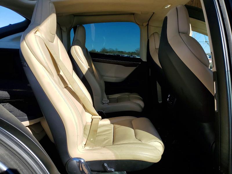 73398905 :رقم المزاد ، 5YJXCBE28HF050119 vin ، 2017 Tesla Model X مزاد بيع