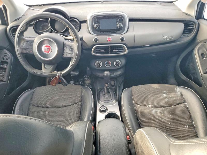 99676585 :رقم المزاد ، ZFBCFYCB8HP556179 vin ، 2017 Fiat 500x مزاد بيع