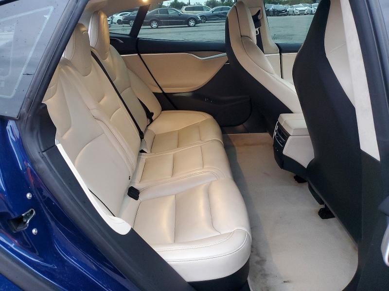 98663915 :رقم المزاد ، 5YJSA1E20JF245874 vin ، 2018 Tesla Model S مزاد بيع