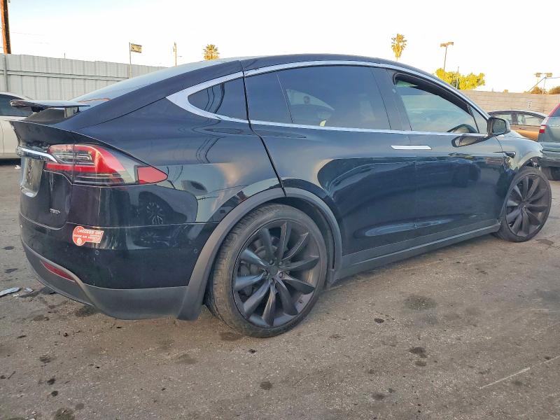 2017 Tesla Model X მანქანა იყიდება აუქციონზე, vin: 5YJXCBE27HF051438, აუქციონის ნომერი: 92171525