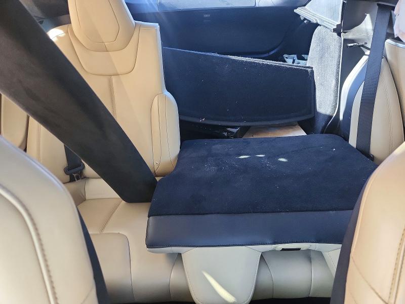 72348735 :رقم المزاد ، 5YJSA1E13FF109690 vin ، 2015 Tesla Model S مزاد بيع