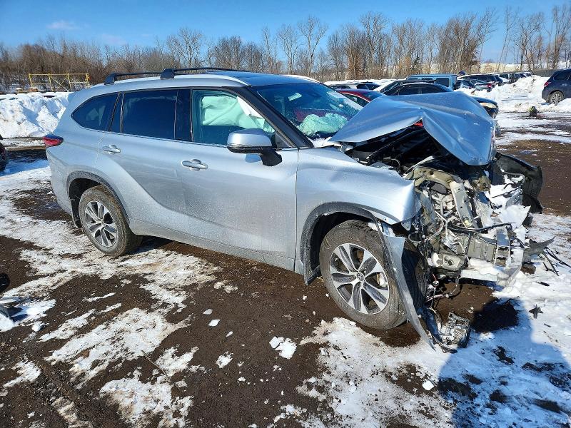 Продажа на аукционе авто 2022 Toyota Highlander, vin: 5TDGZRBH6NS204379, номер лота: 75069375
