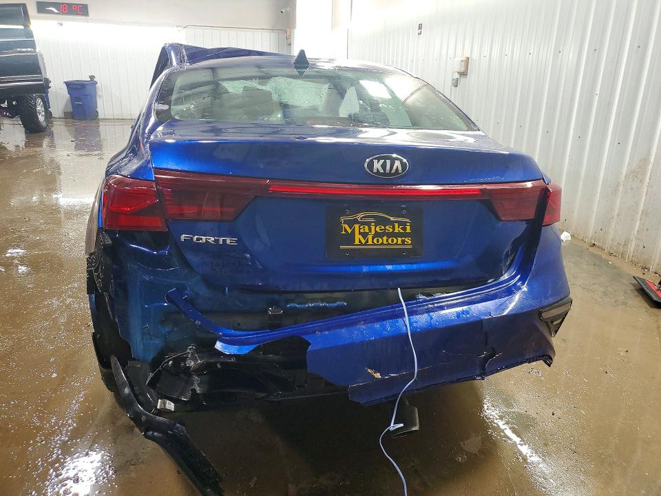 74102385 :رقم المزاد ، 3KPF24AD1ME325153 vin ، 2021 Kia Forte مزاد بيع
