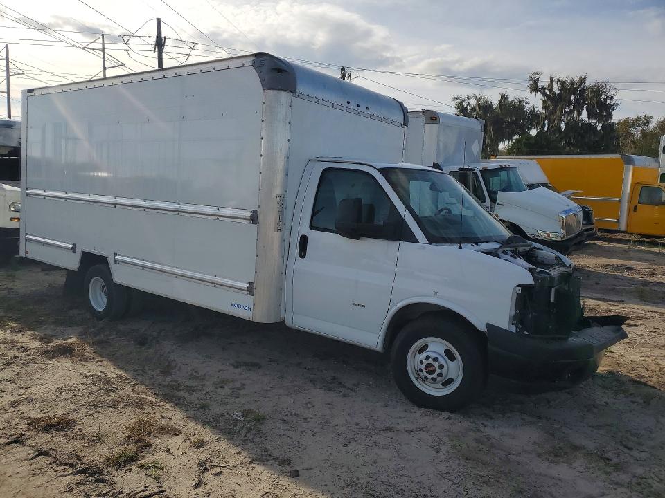 45892166 :رقم المزاد ، 7GZ37TC75NN010524 vin ، 2022 Gmc Savana مزاد بيع