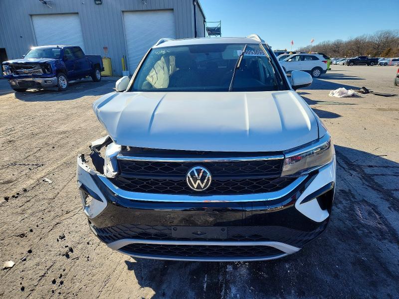 74053095 :رقم المزاد ، 3VVTX7B20NM072077 vin ، 2022 Volkswagen Taos مزاد بيع