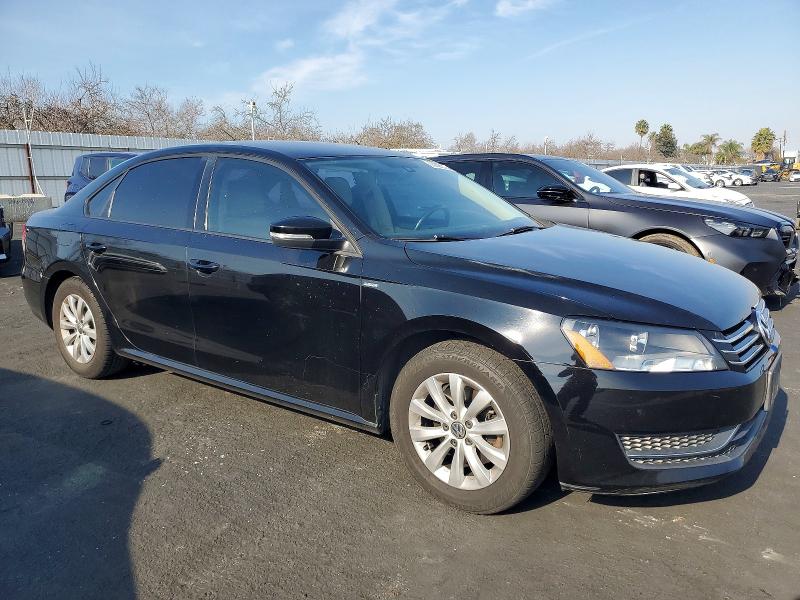 72992815 :رقم المزاد ، 1VWAT7A32FC057432 vin ، 2015 Volkswagen Passat مزاد بيع