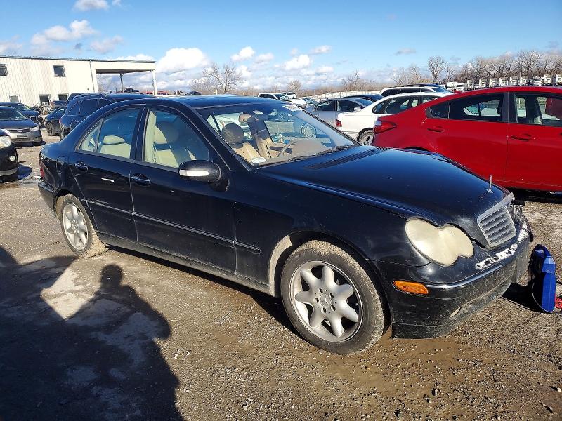 72246915 :رقم المزاد ، WDBRF81J44F442700 vin ، 2004 Mercedes-benz C مزاد بيع