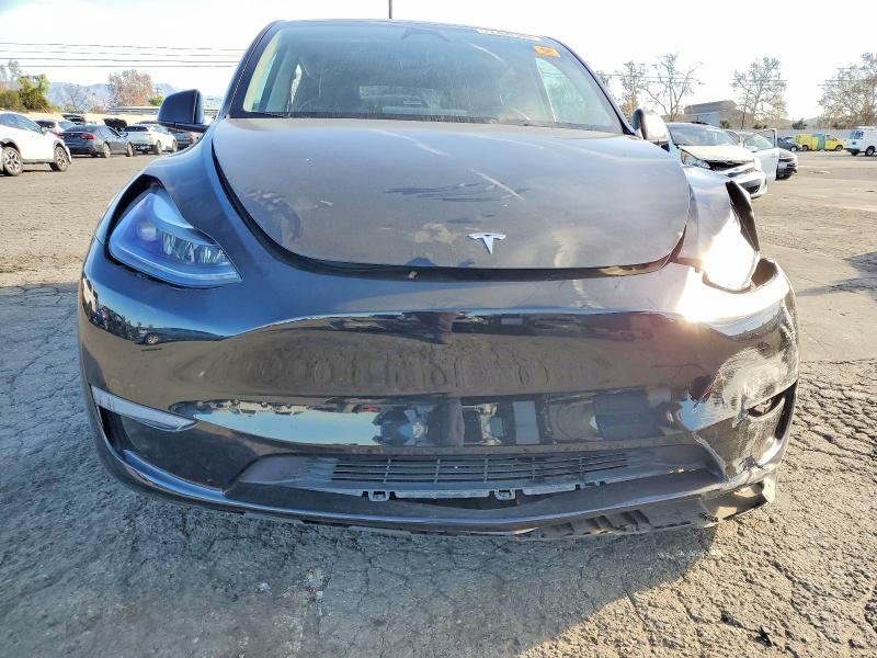 2025 Tesla Model Y მანქანა იყიდება აუქციონზე, vin: 7SAYGAEE2SF284182, აუქციონის ნომერი: 72400305