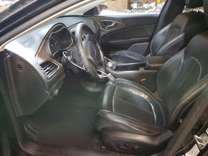 73031335 :رقم المزاد ، 1C3CCCEG5FN512686 vin ، 2015 Chrysler 200 مزاد بيع