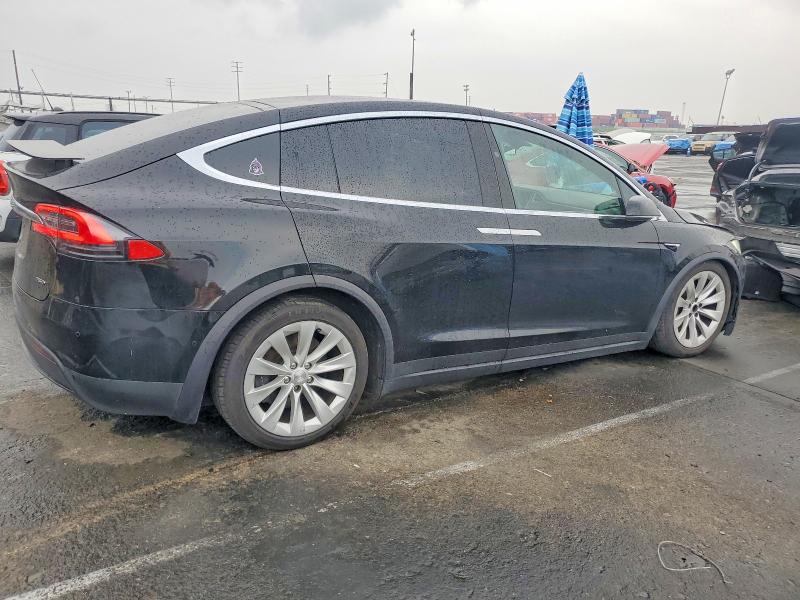 2017 Tesla Model X მანქანა იყიდება აუქციონზე, vin: 5YJXCBE24HF059643, აუქციონის ნომერი: 74456415