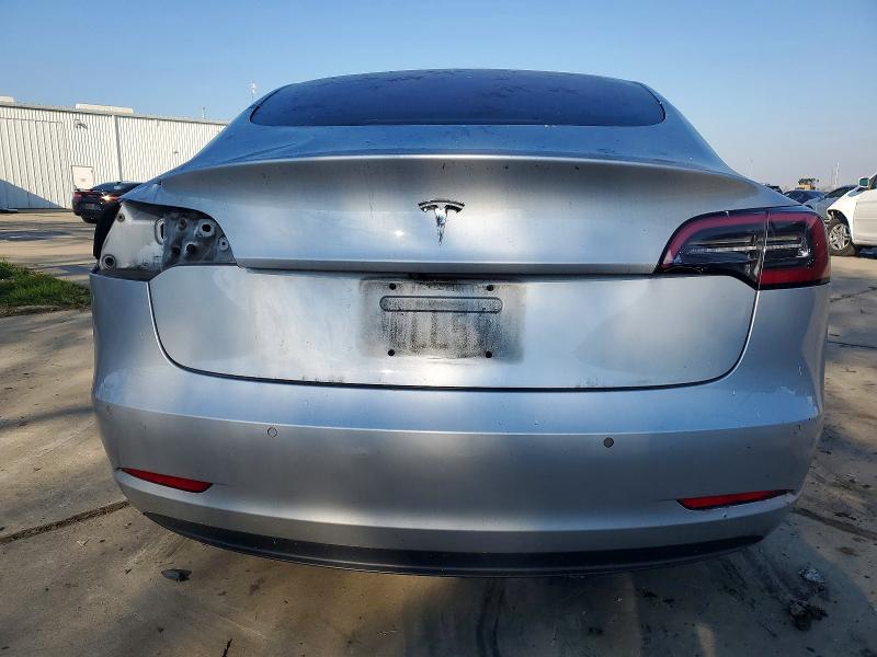 73088275 :رقم المزاد ، 5YJ3E1EA4JF014251 vin ، 2018 Tesla Model 3 مزاد بيع