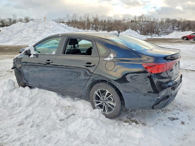 75237255 :رقم المزاد ، 3KPF24AD8PE523782 vin ، 2023 Kia Forte مزاد بيع