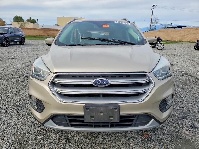 99360295 :رقم المزاد ، 1FMCU0JD3HUC26889 vin ، 2017 Ford Escape مزاد بيع
