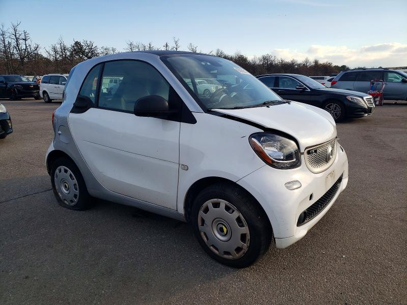 Продаж на аукціоні авто 2016 Smart Fortwo, vin: WMEFJ5DA4GK082192, номер лоту: 98858815