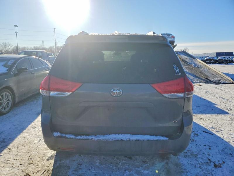 73163065 :رقم المزاد ، 5TDKK3DCXDS347802 vin ، 2013 Toyota Sienna مزاد بيع