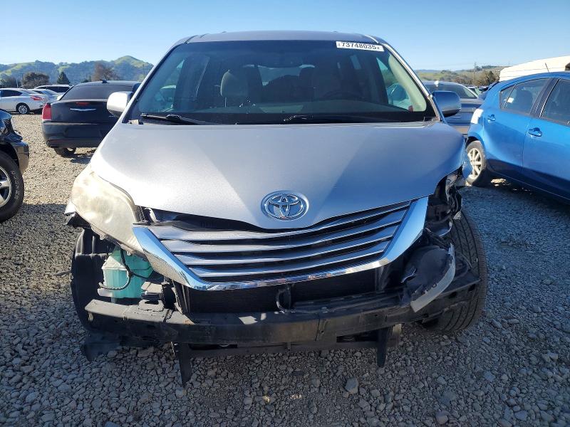73748035 :رقم المزاد ، 5TDKZ3DC6HS833525 vin ، 2017 Toyota Sienna Le مزاد بيع