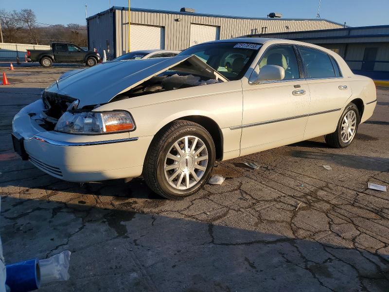 Auction sale of the 2006 Lincoln Town Car, vin: 1LNHM81WX6Y623611, lot number: 75178155