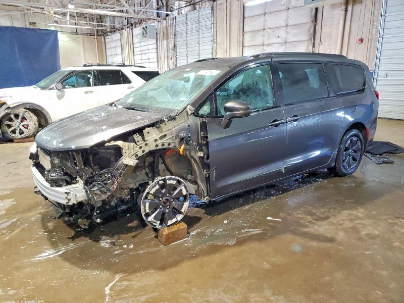 73245145 :رقم المزاد ، 2C4RC1N78KR616824 vin ، 2019 Chrysler Pacifica مزاد بيع