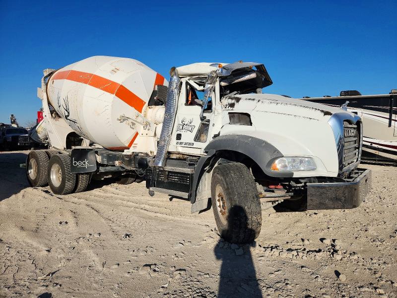 97545435 :رقم المزاد ، 1M2GR2GC4RM038235 vin ، 2024 Mack Granite مزاد بيع