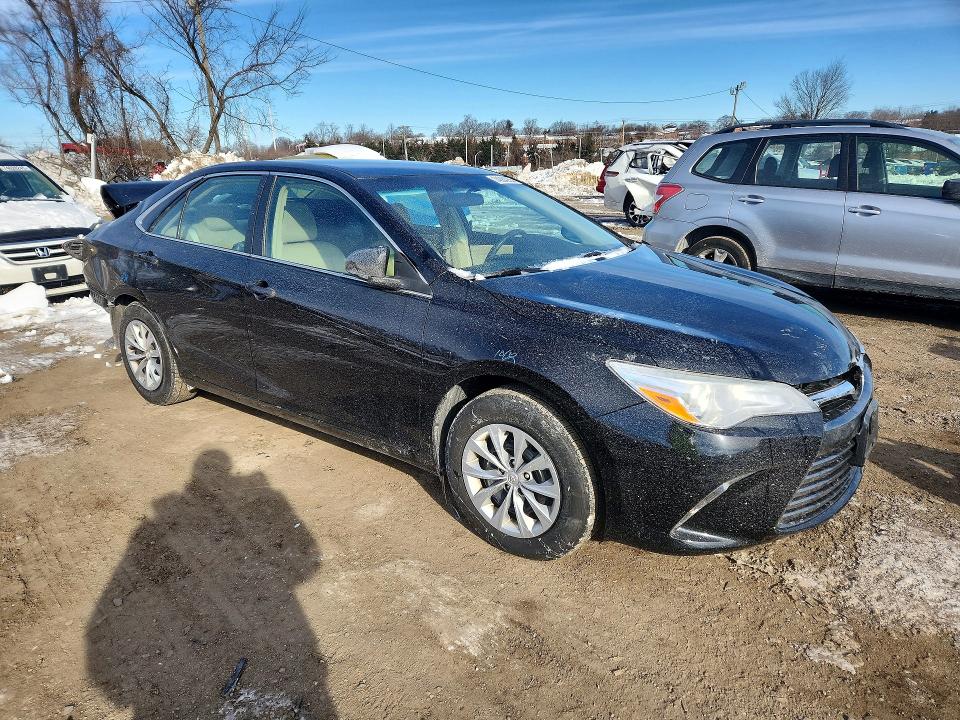 74684255 :رقم المزاد ، 4T1BF1FK7HU705156 vin ، 2017 Toyota Camry مزاد بيع