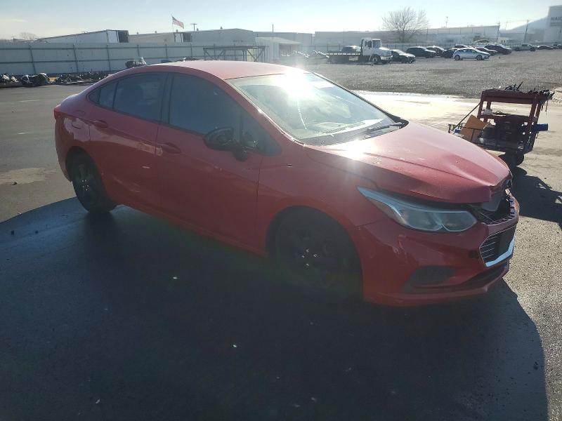 98701955 :رقم المزاد ، 1G1BC5SM6J7139452 vin ، 2018 Chevrolet Cruze مزاد بيع