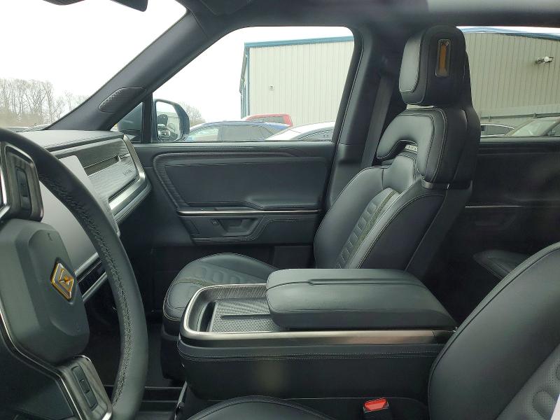 99208915 :رقم المزاد ، 7PDSGBBA4SN073036 vin ، 2025 Rivian R1s مزاد بيع
