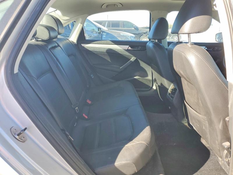 73064045 :رقم المزاد ، 1VWBN7A30DC105716 vin ، 2013 Volkswagen Passat مزاد بيع