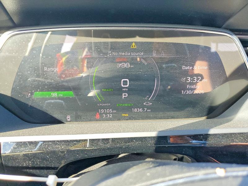 2022 Audi E-tron მანქანა იყიდება აუქციონზე, vin: WA1LAAGE7NB014081, აუქციონის ნომერი: 75254765