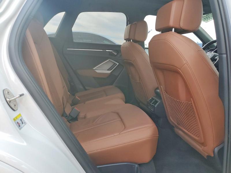 97297335 :رقم المزاد ، WA1DECF30M1042216 vin ، 2021 Audi Q3 مزاد بيع