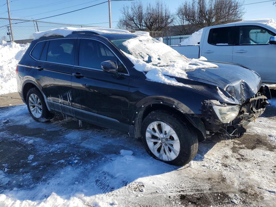 75219635 :رقم المزاد ، 3VV2B7AX7JM107165 vin ، 2018 Volkswagen Tiguan مزاد بيع