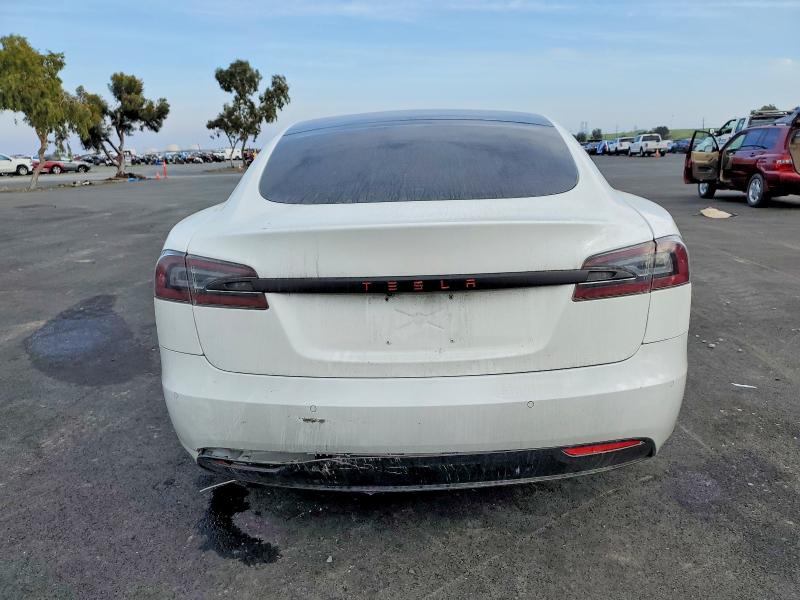 74056565 :رقم المزاد ، 5YJSA1E21JF243180 vin ، 2018 Tesla Model S مزاد بيع