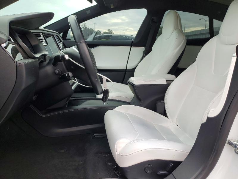74056565 :رقم المزاد ، 5YJSA1E21JF243180 vin ، 2018 Tesla Model S مزاد بيع