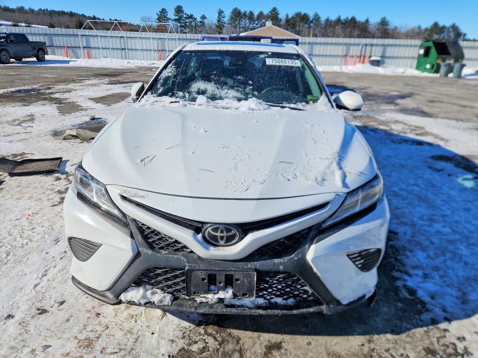 2018 Toyota Camry მანქანა იყიდება აუქციონზე, vin: 4T1B11HK5JU551984, აუქციონის ნომერი: 75080135