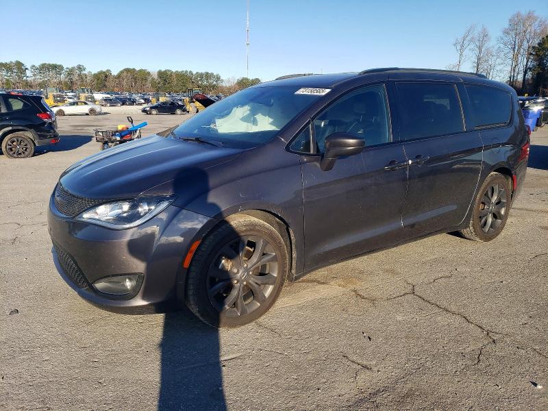 2020 Chrysler Pacifica მანქანა იყიდება აუქციონზე, vin: 2C4RC1BG1LR233054, აუქციონის ნომერი: 73158565