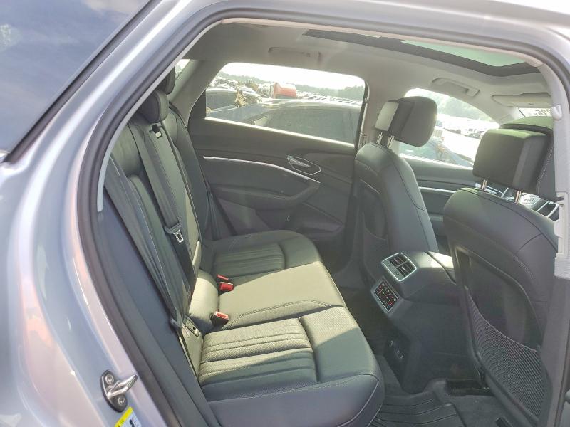 Продаж на аукціоні авто 2022 Audi E-tron, vin: WA1LAAGEXNB040609, номер лоту: 99938335
