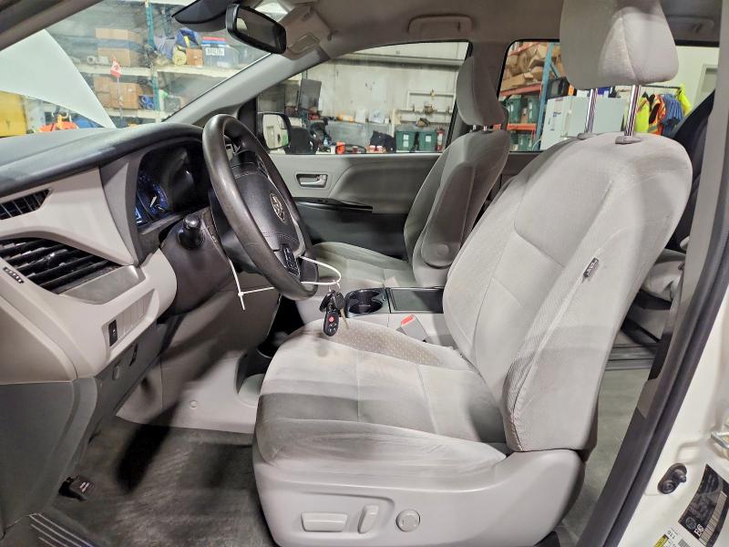Продажа на аукционе авто 2018 Toyota Sienna, vin: 5TDKZ3DC4JS965592, номер лота: 74281225