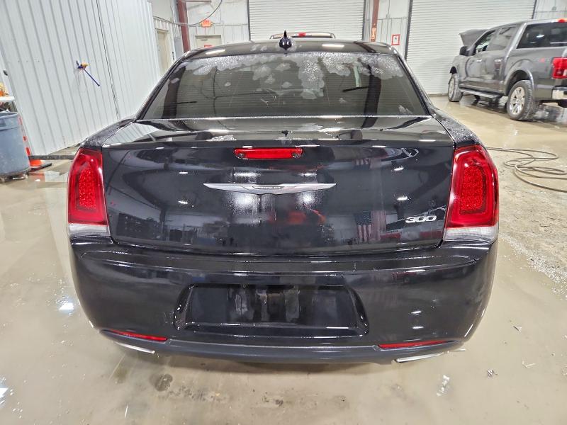 73506255 :رقم المزاد ، 2C3CCAAG0JH320989 vin ، 2018 Chrysler 300 Tourin مزاد بيع