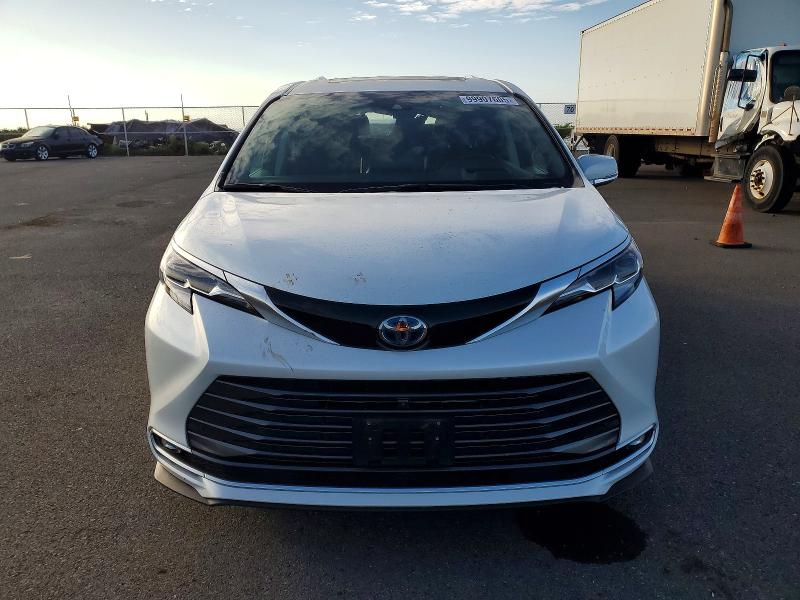 99907605 :رقم المزاد ، 5TDESKFC1NS061875 vin ، 2022 Toyota Sienna مزاد بيع