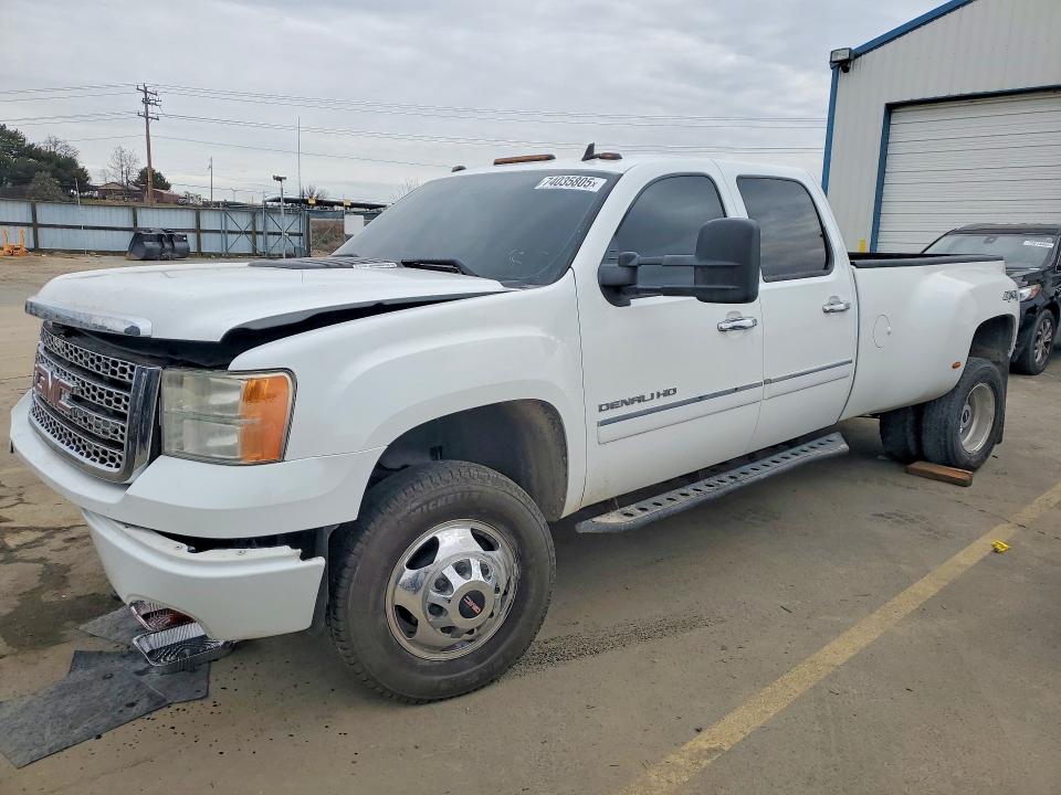 Auction sale of the 2013 Gmc Sierra, vin: 1GT426C80DF181166, lot number: 74035805